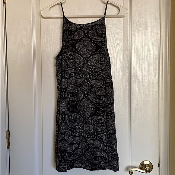 Vans Dresses & Skirts - Vans skater styled paisley dress